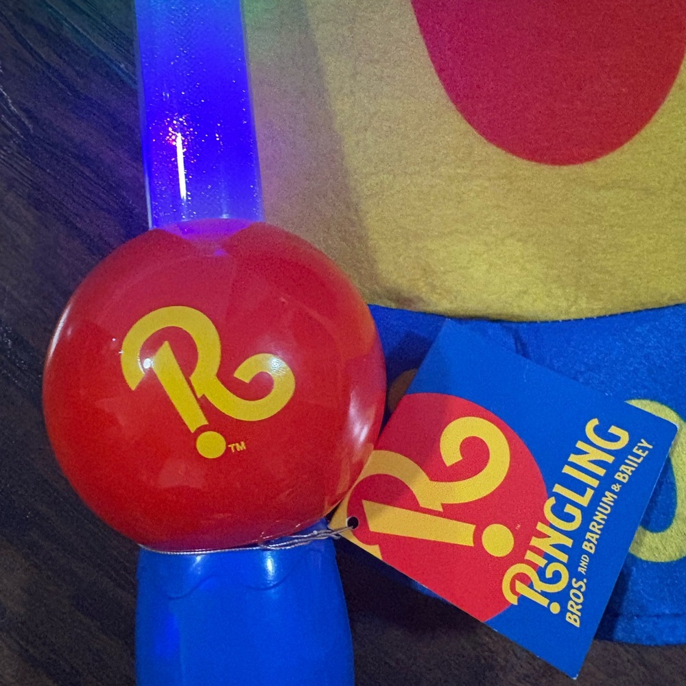 Barnum & Bailey Circus 2026 Light-Up Wand (Bubbles) & Hat-Greatest Show on earth